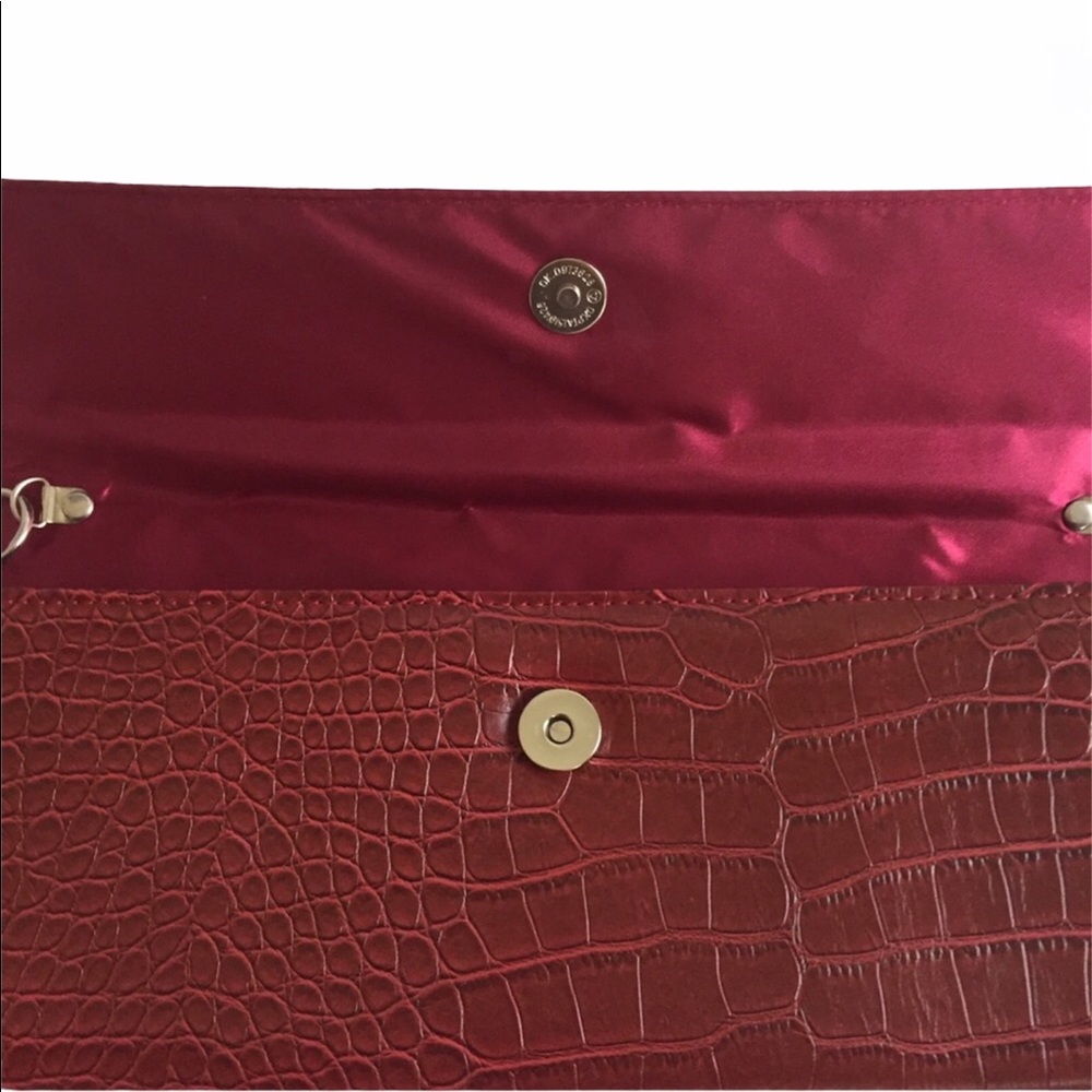 CHI Burgundy Red Maxi Clutch with Optional Chain Strap Baguette East West - Picture 9 of 10